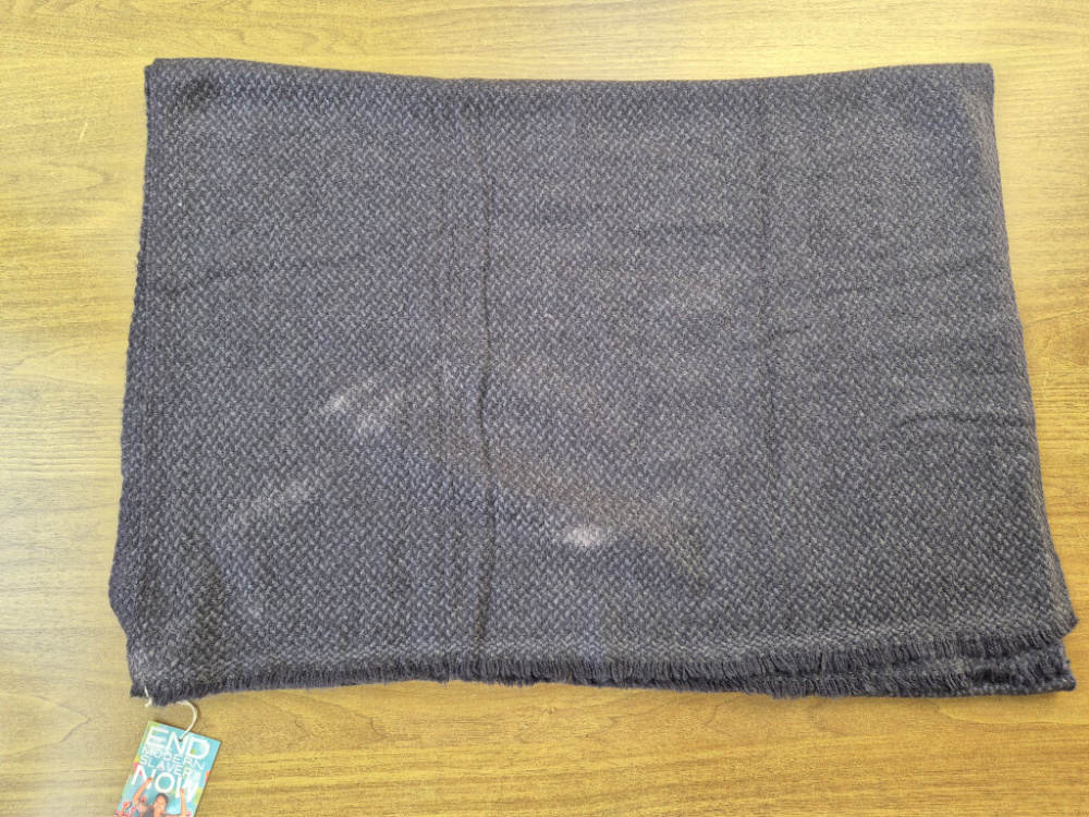 Kaschmir-Schal in feiner Strukturwebung | Graphitgrau | handgewebt von LWH | 68×190 cm